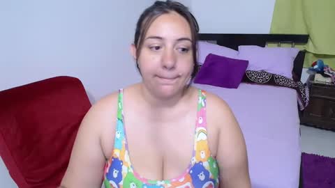 Snapshot of sexy_ticki chatting on December 17, 12:12 am janel online show from December 17, 12:12 am