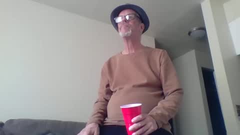 Snapshot of sexy_white_daddy chatting on March 11, 11:15 pm Daddy online show from March 11, 11:15 pm