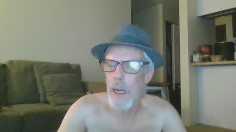 Snapshot of sexy_white_daddy chatting on February 26, 3:32 pm Daddy online show from February 26, 3:32 pm
