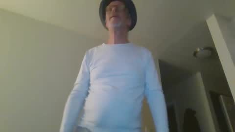 Snapshot of sexy_white_daddy chatting on February 24, 12:59 pm Daddy online show from February 24, 12:59 pm