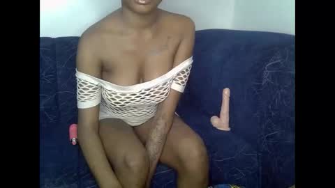 sexyasspetitte_ online show from May 23, 12:28 am