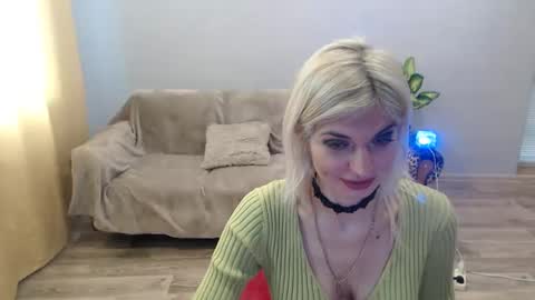 sexybeatriice online show from March 19, 7:14 am