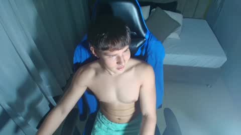 Snapshot of sexyboy_vc chatting on October 6, 12:12 pm owen sky online show from October 6, 12:12 pm