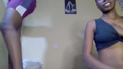 Snapshot of sexybrown14 chatting on September 8, 7:35 pm Essy online show from September 8, 7:35 pm