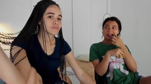 Snapshot of sexychanell_18 chatting on February 25, 4:04 pm chanell and yina online show from February 25, 4:04 pm