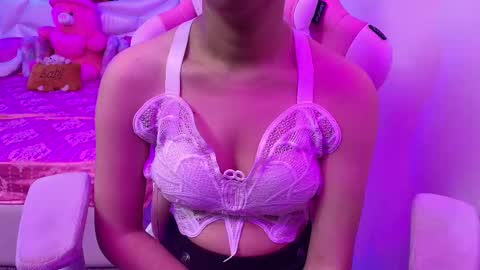 Snapshot of sexyislive chatting on March 1, 5:52 am sexyislive online show from March 1, 5:52 am