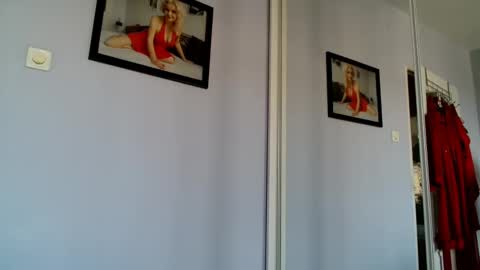 Snapshot of sexyjennyeu chatting on March 9, 12:20 pm Jenny online show from March 9, 12:20 pm