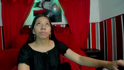 Snapshot of sexylaurita4u chatting on February 9, 11:14 am laura online show from February 9, 11:14 am