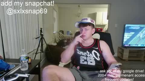 Snapshot of sexylax69 chatting on October 7, 1:01 am sexylax69 online show from October 7, 1:01 am