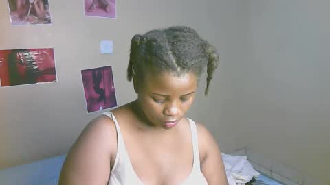 sexylucy33 online show from March 18, 3:23 am