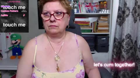 Snapshot of sexylynette4u chatting on March 4, 10:35 am sexylynette4u online show from March 4, 10:35 am