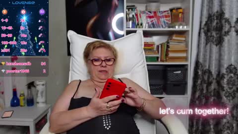 Snapshot of sexylynette4u chatting on December 12, 2:00 pm sexylynette4u online show from December 12, 2:00 pm