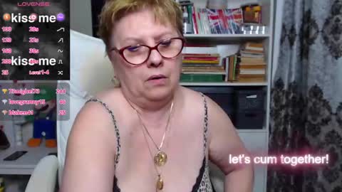 Snapshot of sexylynette4u chatting on January 27, 6:41 pm sexylynette4u online show from January 27, 6:41 pm