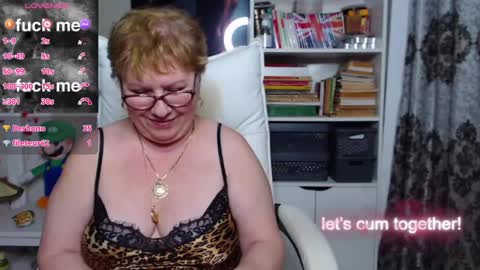 Snapshot of sexylynette4u chatting on February 5, 5:20 pm sexylynette4u online show from February 5, 5:20 pm