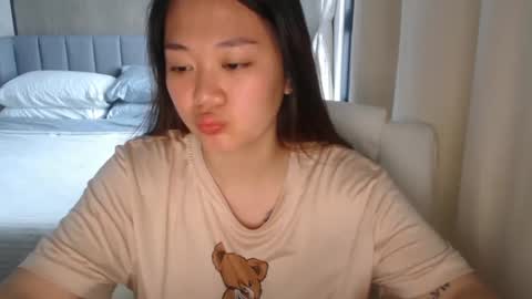 Snapshot of sexypenguin13 chatting on December 2, 10:13 am sexypenguin13 online show from December 2, 10:13 am