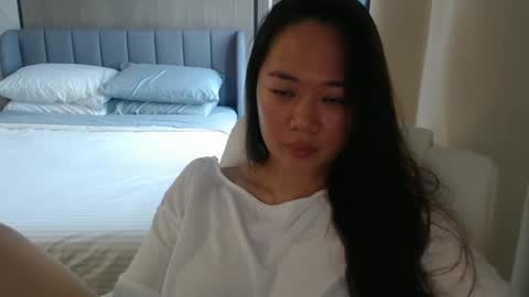 Snapshot of sexypenguin13 chatting on December 4, 9:45 am sexypenguin13 online show from December 4, 9:45 am
