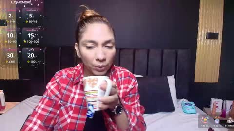 Snapshot of sexyrachel_ chatting on October 6, 12:23 pm R A C H E L online show from October 6, 12:23 pm