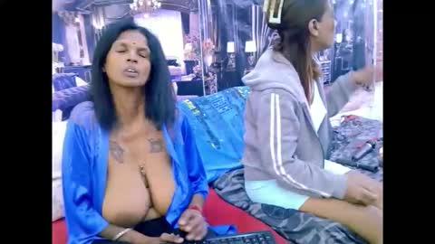 sexyva4u2luv online show from March 5, 7:28 am