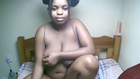 sexyyred_ online show from May 5, 4:24 pm