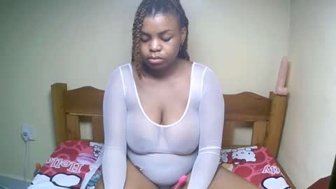 sexyyred_ online show from April 12, 8:13 pm