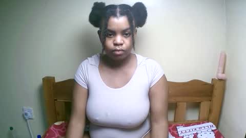 sexyyred_ online show from May 12, 7:12 pm