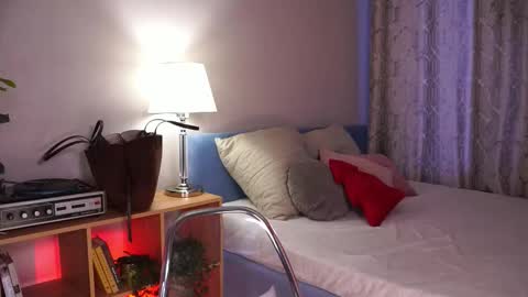 Lily  online show from January 8, 12:00 pm