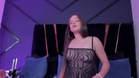 Shaina Vasquez online show from April 12, 5:11 am