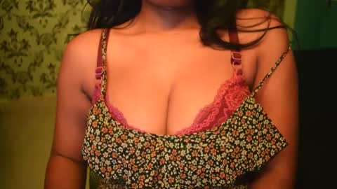 Snapshot of shanaya_indian chatting on February 10, 1:33 pm shanaya indian online show from February 10, 1:33 pm