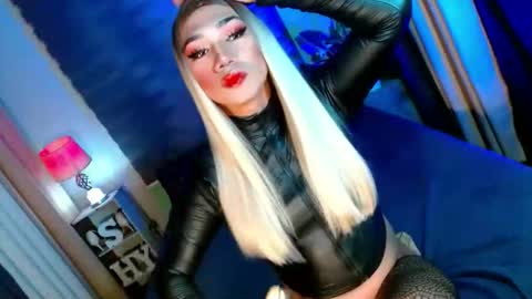 Snapshot of shane_hugexx chatting on October 4, 8:50 pm MISS SHANE online show from October 4, 8:50 pm