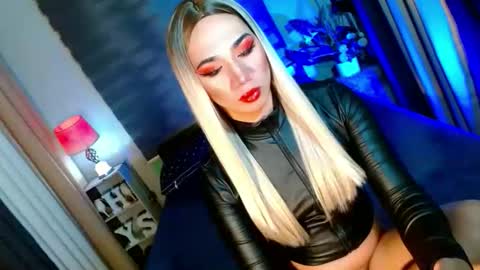 Snapshot of shane_hugexx chatting on October 6, 6:37 pm MISS SHANE online show from October 6, 6:37 pm