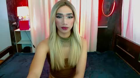 Snapshot of shane_hugexx chatting on February 28, 9:44 pm MISS SHANE online show from February 28, 9:44 pm