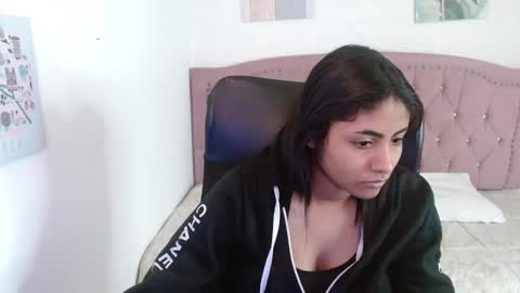 Snapshot of shaneelle chatting on October 11, 4:50 am shanelle online show from October 11, 4:50 am
