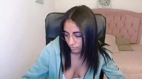 Snapshot of shaneelle chatting on March 11, 6:08 am shanelle online show from March 11, 6:08 am