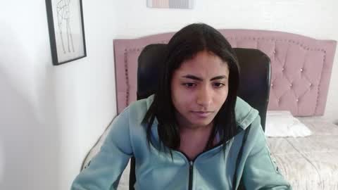 Snapshot of shaneelle chatting on October 15, 3:21 am shanelle online show from October 15, 3:21 am