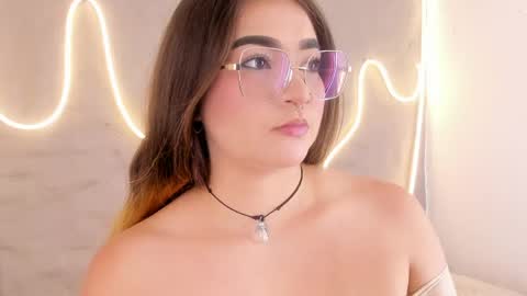 Shanntal  online show from March 18, 7:42 pm