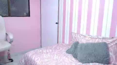 Snapshot of shantal_luw chatting on February 26, 6:48 pm shantal online show from February 26, 6:48 pm