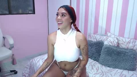 Snapshot of shantal_luw chatting on February 19, 7:26 pm shantal online show from February 19, 7:26 pm