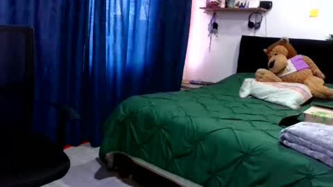 Snapshot of shantaldumont chatting on October 19, 10:14 pm shantaldumont online show from October 19, 10:14 pm