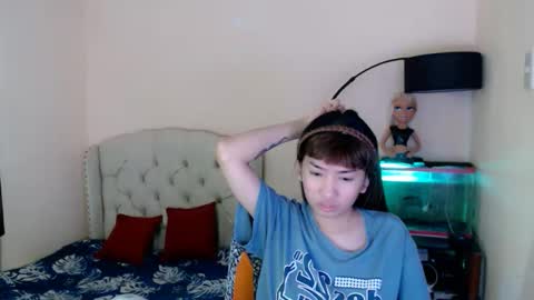 SHANTA FOX  s online show from April 1, 2:45 am