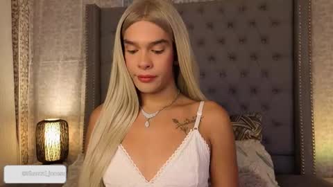 Shantal Jones online show from October 1, 9:57 pm