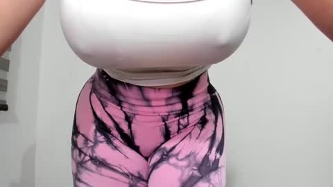Snapshot of shantall_8 chatting on December 4, 9:56 am karol online show from December 4, 9:56 am