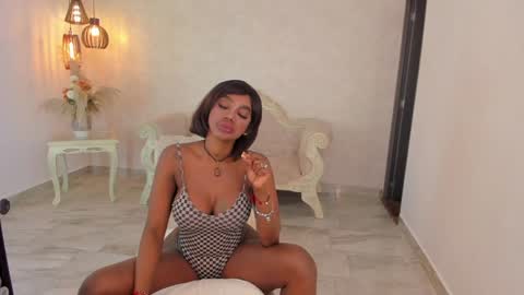 Snapshot of shantallknowless chatting on January 27, 12:48 pm ShantallKnowles online show from January 27, 12:48 pm