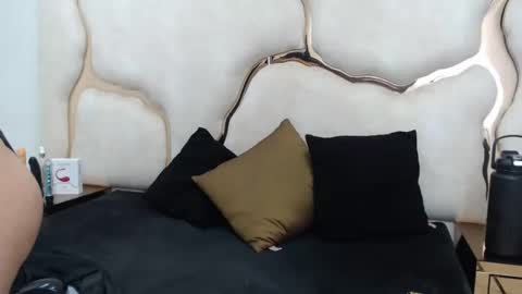 Snapshot of shariff_ chatting on February 2, 1:52 pm shariff_ online show from February 2, 1:52 pm