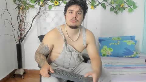 Snapshot of sharkmerlin chatting on October 19, 10:36 pm jhon deibyd online show from October 19, 10:36 pm