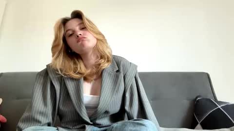 Delia online show from March 30, 1:11 pm