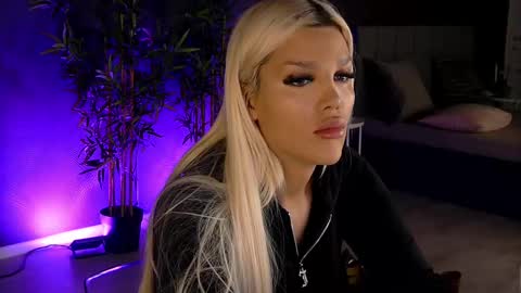 Snapshot of shayblonde chatting on February 28, 9:01 pm shayblonde online show from February 28, 9:01 pm