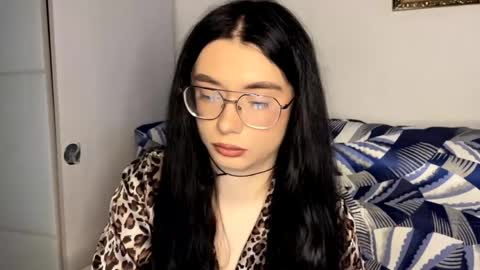 Alice online show from April 12, 3:38 pm