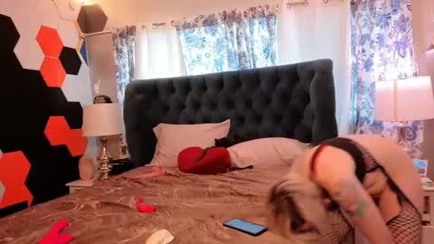 lia pnelli online show from March 4, 9:23 pm