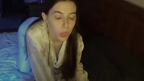 shiraha___rafieru online show from October 18, 8:46 pm