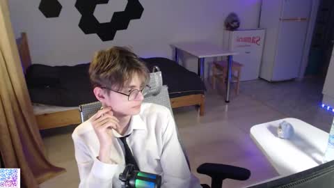 shiromy_ online show from November 25, 11:47 pm